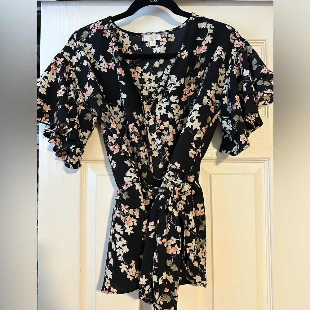 Ruffle sleeve black flower blouse